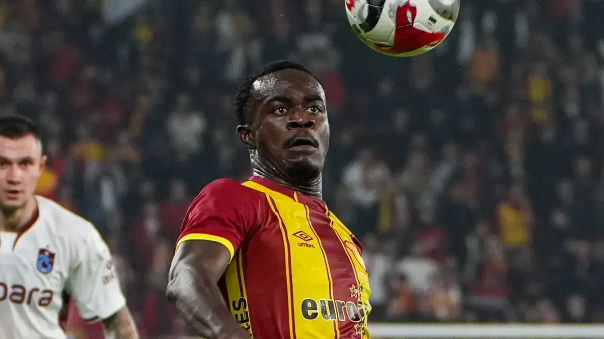 Göztepe Seeks to Boost Midfield with Anthony Dennis Ahead of Eyüpspor Clash