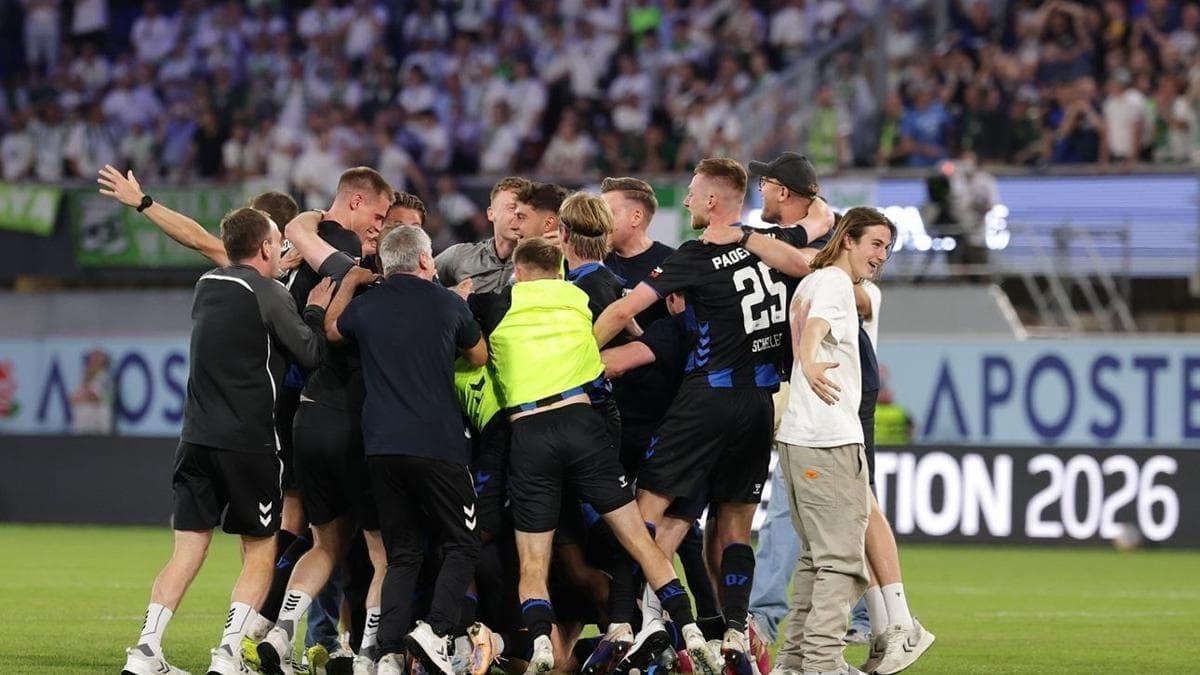 Wolfsburg, 30 Yıl Aradan Sonra Süper Lig'den Düştü: Paderborn, Bundesliga'ya Yükseldi
