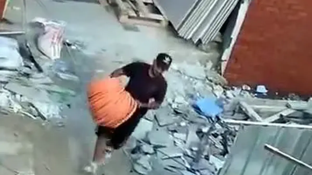Cable Theft Captured on Camera at Family Health Center Construction Site in Avcılar