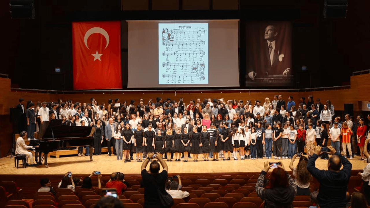 İzmir Uluslararası Çoksesli Korolar Festivali'nde Büyük Final Gerçekleşti