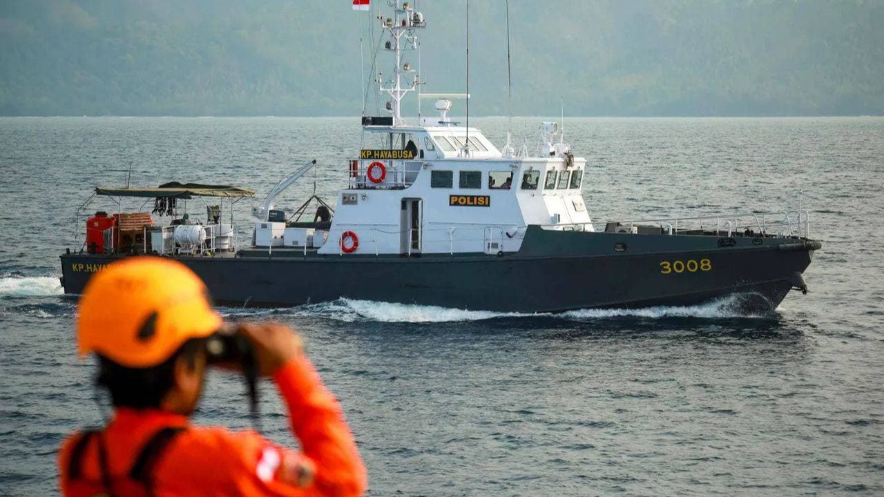 Endonezya'da Yolcu Gemisi İçin Arama Kurtarma Operasyonu Başlatıldı