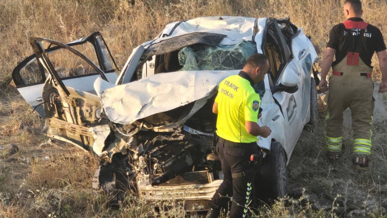 Car Plunges into Field in Şırnak: One Fatality and Two Injured