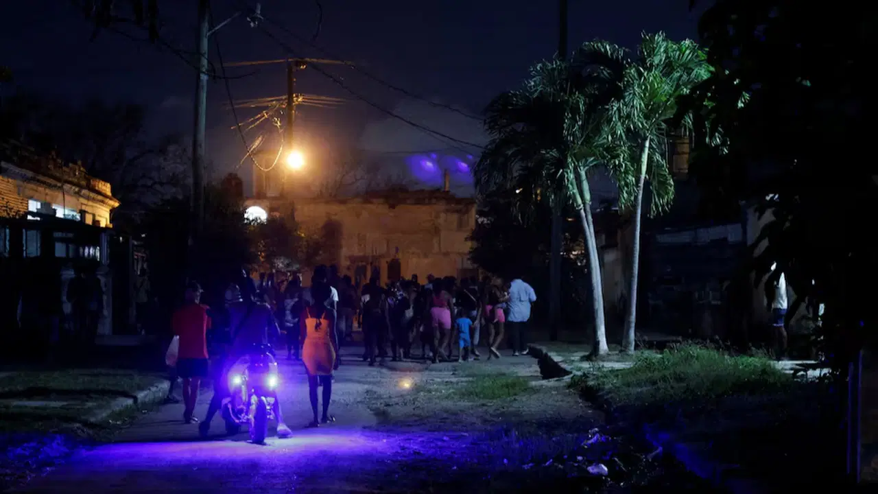Havana'da Elektrik Kesintileri Protesto Edildi: Küba'da Sokaklar Karıştı