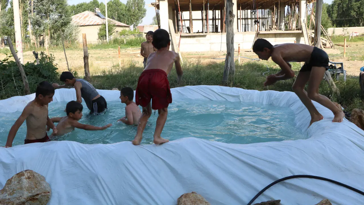 Innovative 'Canopy Pool' Provides Relief for Children in Hakkari's Heat