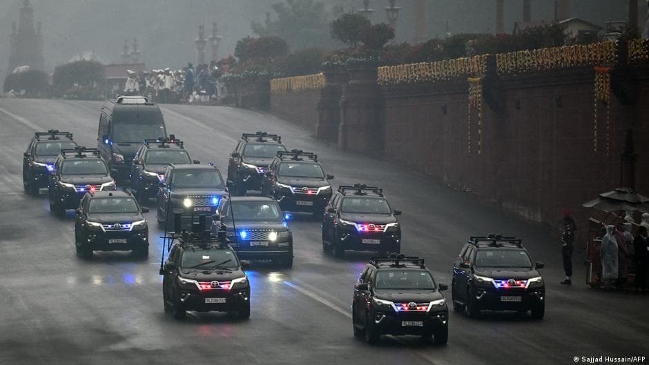 Modi Streamlines Official Convoy in Bid for Austerity