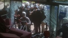 Türk İsyan Polisi, Muhalefet Ofislerine Baskın Düzenledi