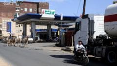 Riyad Yakınlarında Füze İhalesi, Suudi Koalisyon Yemen'deki Yakıt Deposunu Vurdu