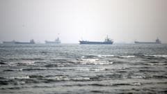 Katar Açıklarında Bir Tanker Füzelerle Vuruldu