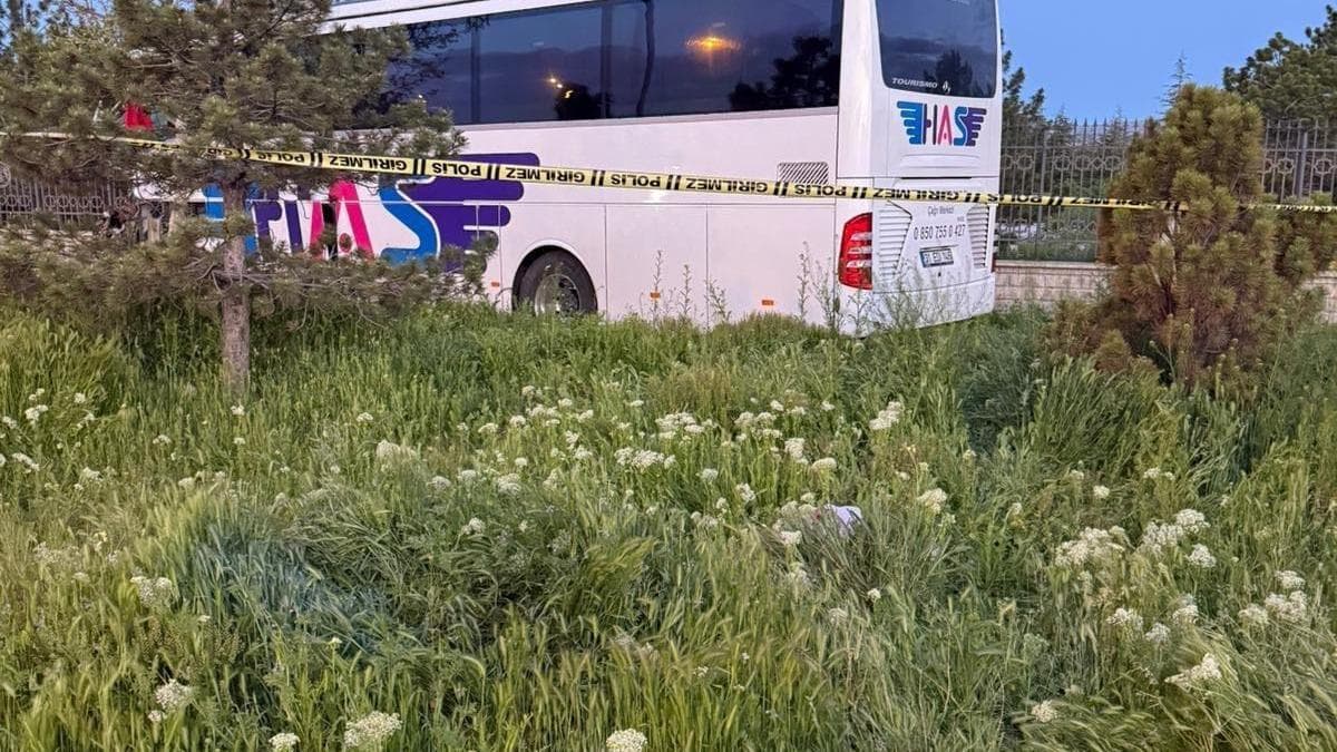 Konya'da Yolcu Otobüsü TIR'a Çarpınca: 1 Kişi Hayatını Kaybetti, 8 Kişi Yaralandı