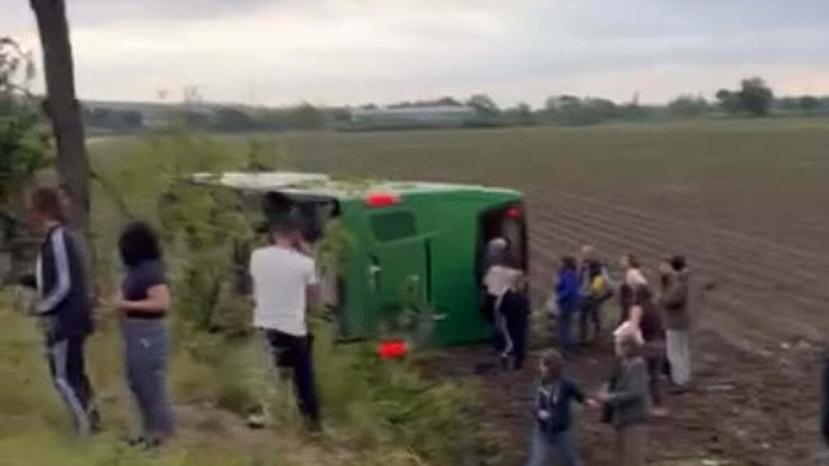 Bus Overturns in Çanakkale, Multiple Injuries Reported