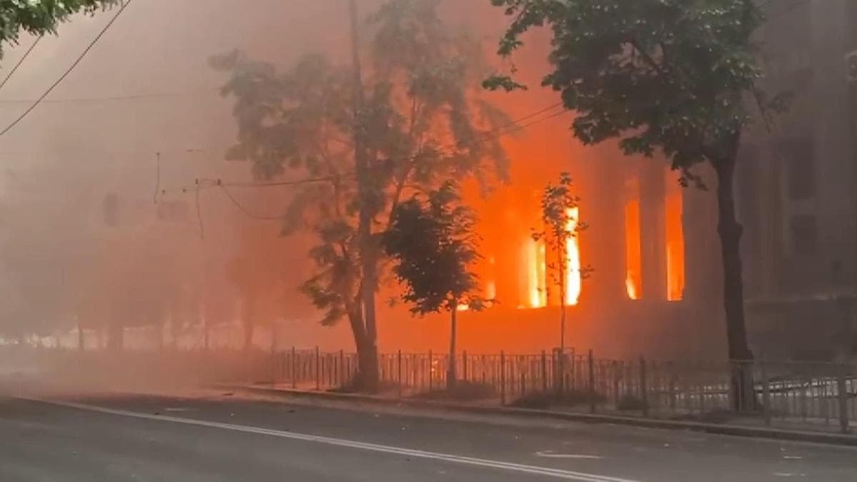 Rusya'nın Kiev'e Yönelik Bombardımanı: 1 Kişi Hayatını Kaybetti