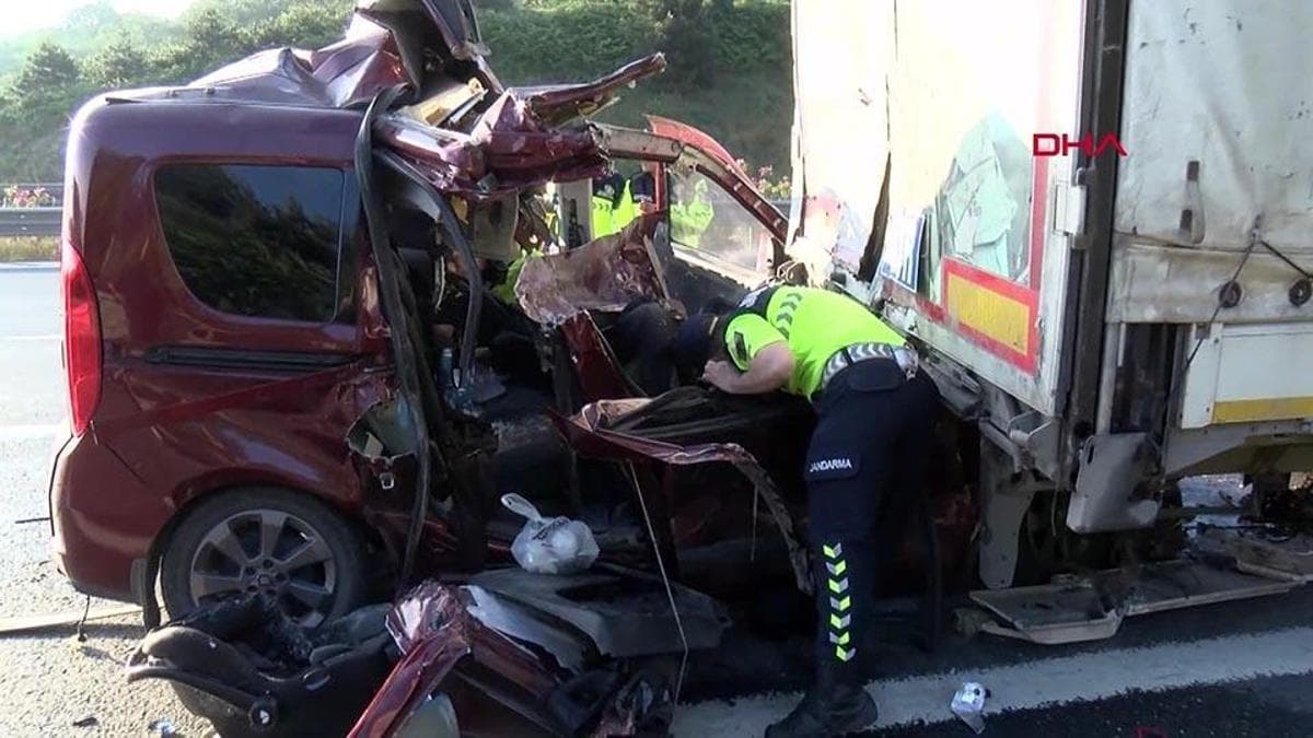 Tragic Accident on North Marmara Highway Claims Three Lives, Including an Infant
