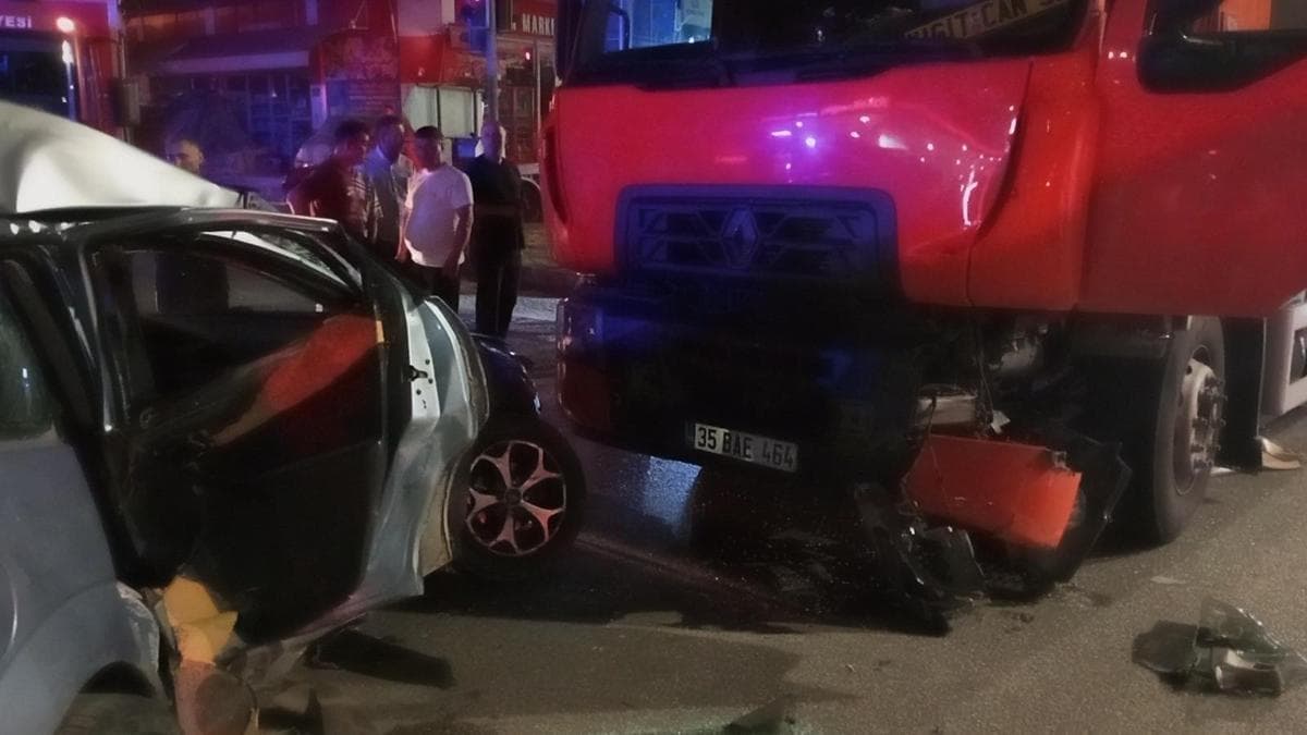 Samsun'da Kamyonun Otomobile Çarpması Sonucu 3 Kişi Yaralandı