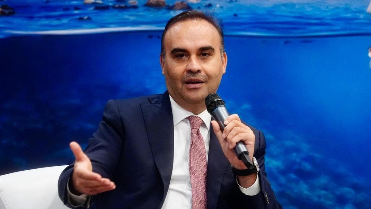 Minister Kacır Unveils 'Zero Waste in the Poles' Book at Launch Event