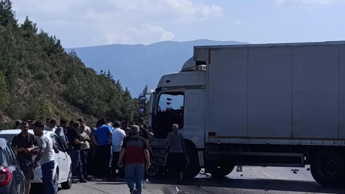 Tragic Truck Accident in Bursa Claims One Life and Injures Two
