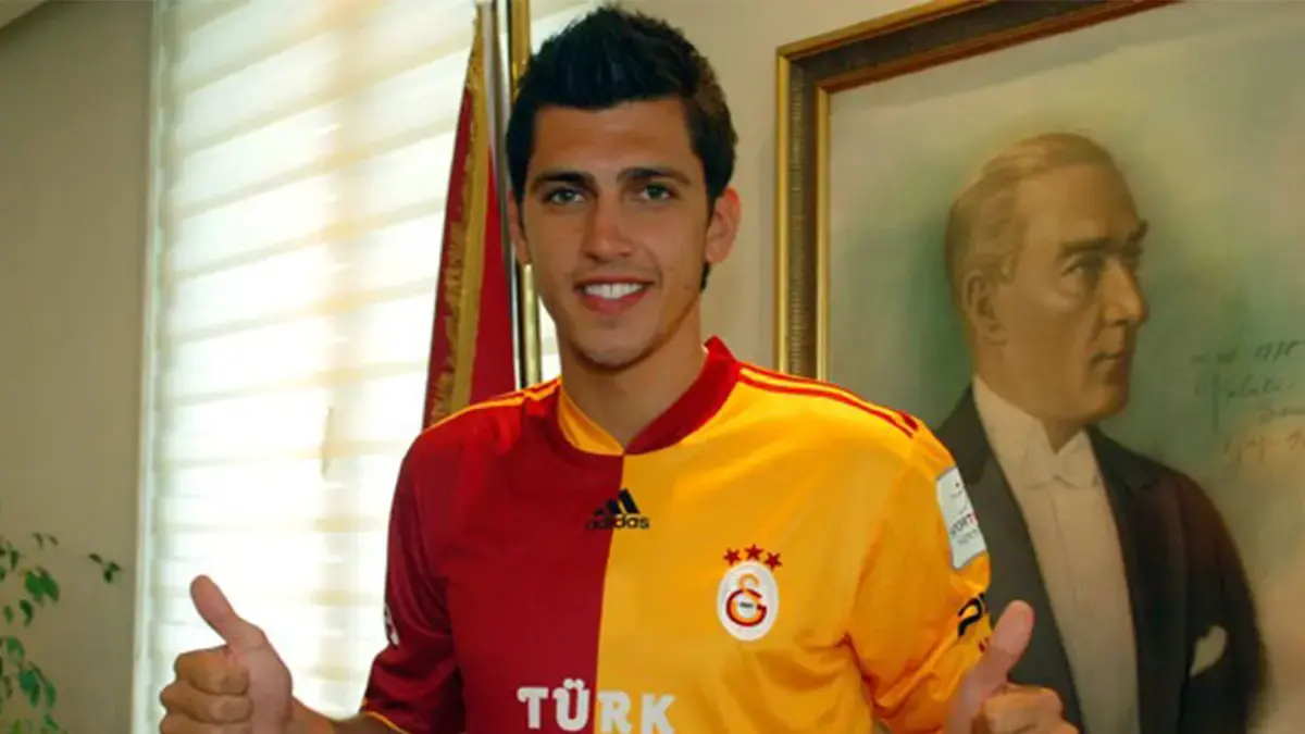 Ceyhun Gülselam Profesyonel Futbol Kariyerini Sonlandırdı