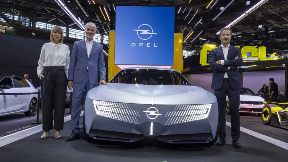 Opel, Paris Otomobil Fuarı'nda İki Yeni Modelini Tanıttı