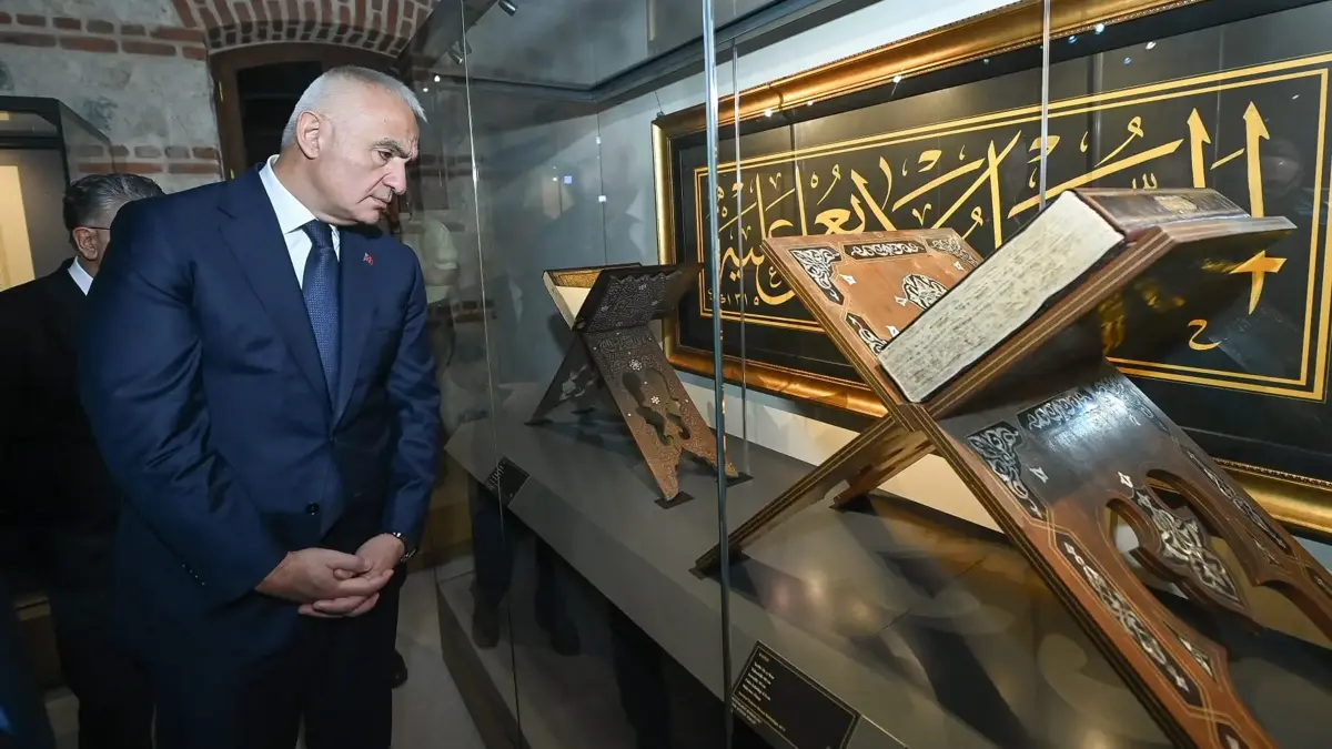 Türk Hattat Mehmet Özçay'dan Kâbe'ye Eşsiz Bağış