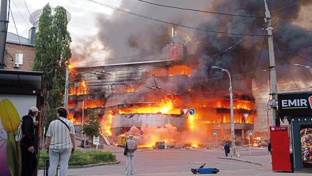 Russia Launches Major Airstrike on Kyiv in Retaliation for School Attack