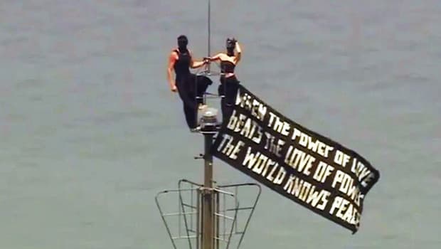 Proposal on Top of Empire State Building Leads to Arrest