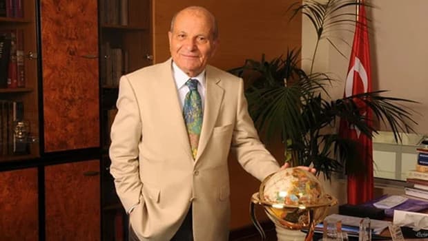 Renowned Educator Fahamettin Akıngüç Passes Away at 100