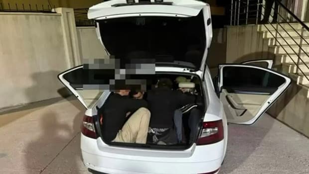 Smuggler Arrested After Nine Migrants Found in Vehicle's Trunk in Hatay