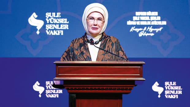 Emine Erdoğan'dan 15 Temmuz Mesajı: Cesaretin Sembolü