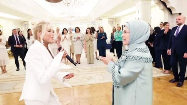 Emine Erdoğan Hosts Spouses of Leaders at NATO Summit in Ankara