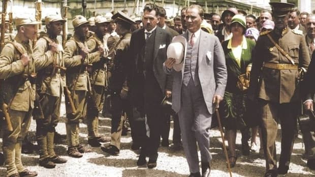 Ecuadorian Ambassador Showcases Historical Panama Hats Linked to Atatürk