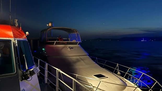 Rescue Operation Successfully Saves 12-Meter Boat in the Dardanelles