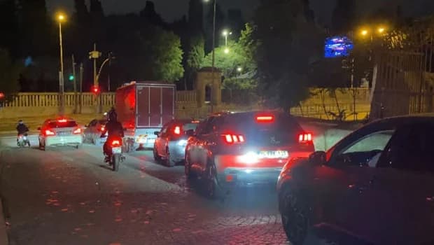 Fatih'te Tarihi Surlarda Erkek Cesedi Keşfedildi