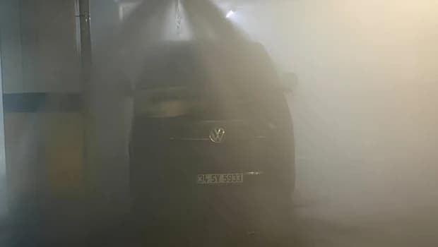Panic Erupts as Car Fire Breaks Out in Istanbul Housing Complex