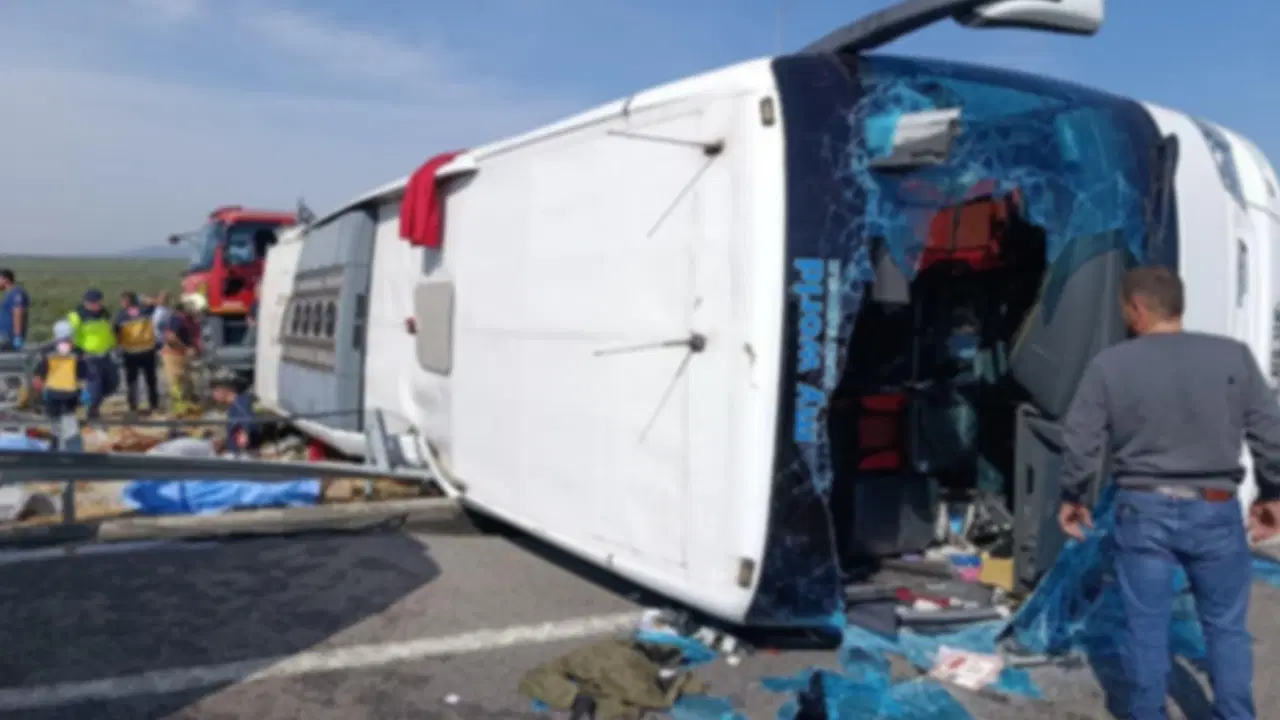 Tragic Bus Collision in Manisa Claims 11 Lives and Leaves Many Injured