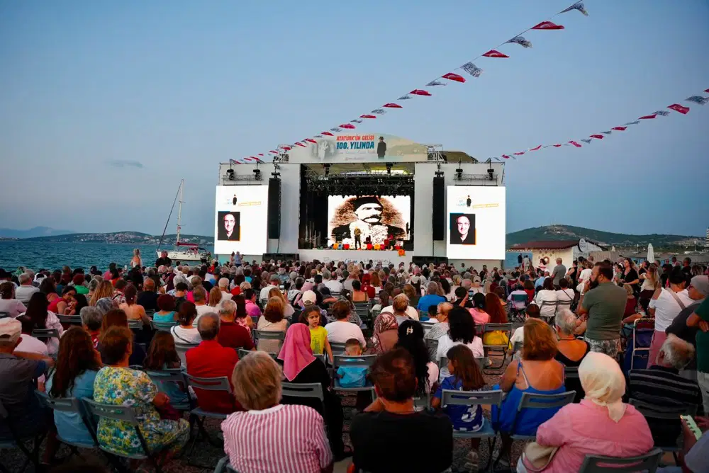 Celebrating a Century: Atatürk's Historic Visit to Çeşme Marked with Enthusiasm