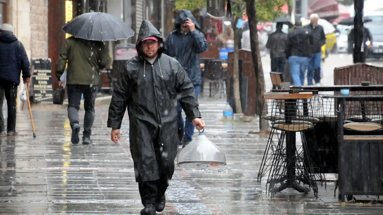 Heavy Rainfall Hits Edirne Following Meteorological Warnings