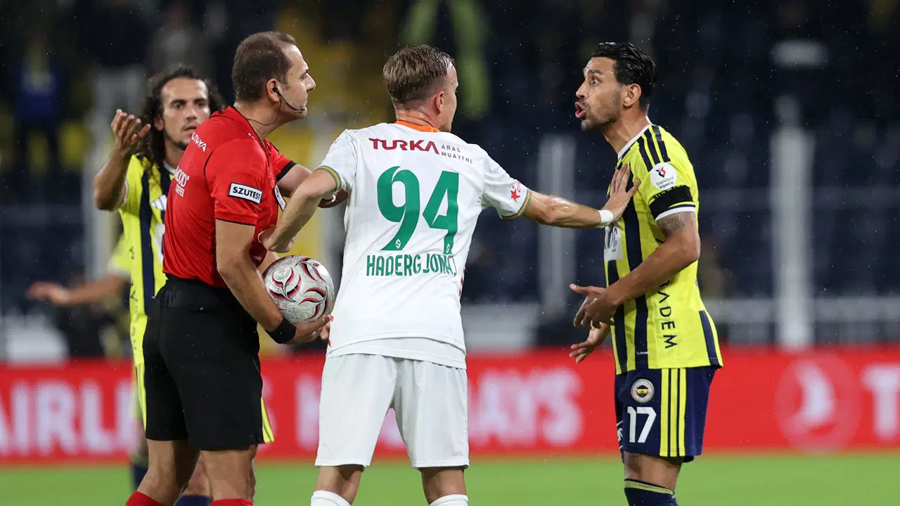 Former Referees Critique Controversial Decisions in Fenerbahçe vs. Alanyaspor Match