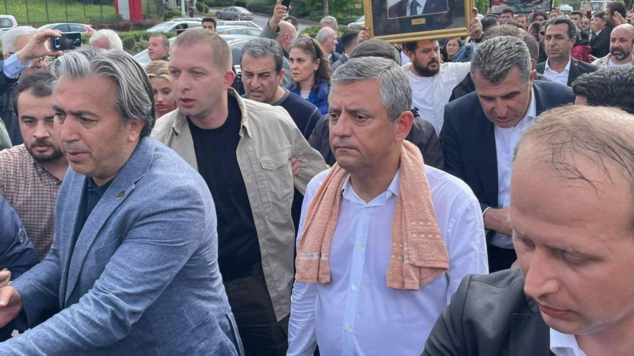 Özgür Özel Issues Apology to CNN Türk Following Incident with Security Team