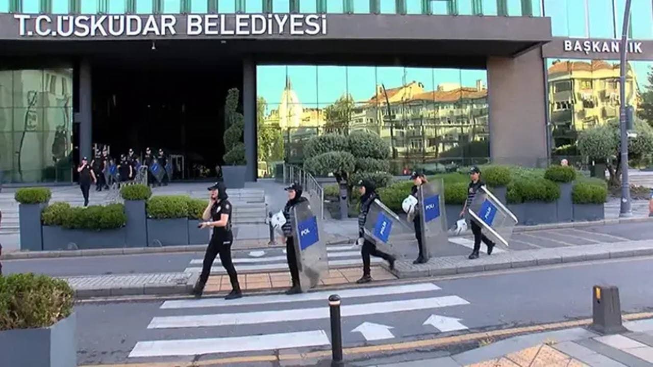 Üsküdar Belediyesi'nde Gözaltılar: Yeni Başkanvekilliği Seçimi Gündemde
