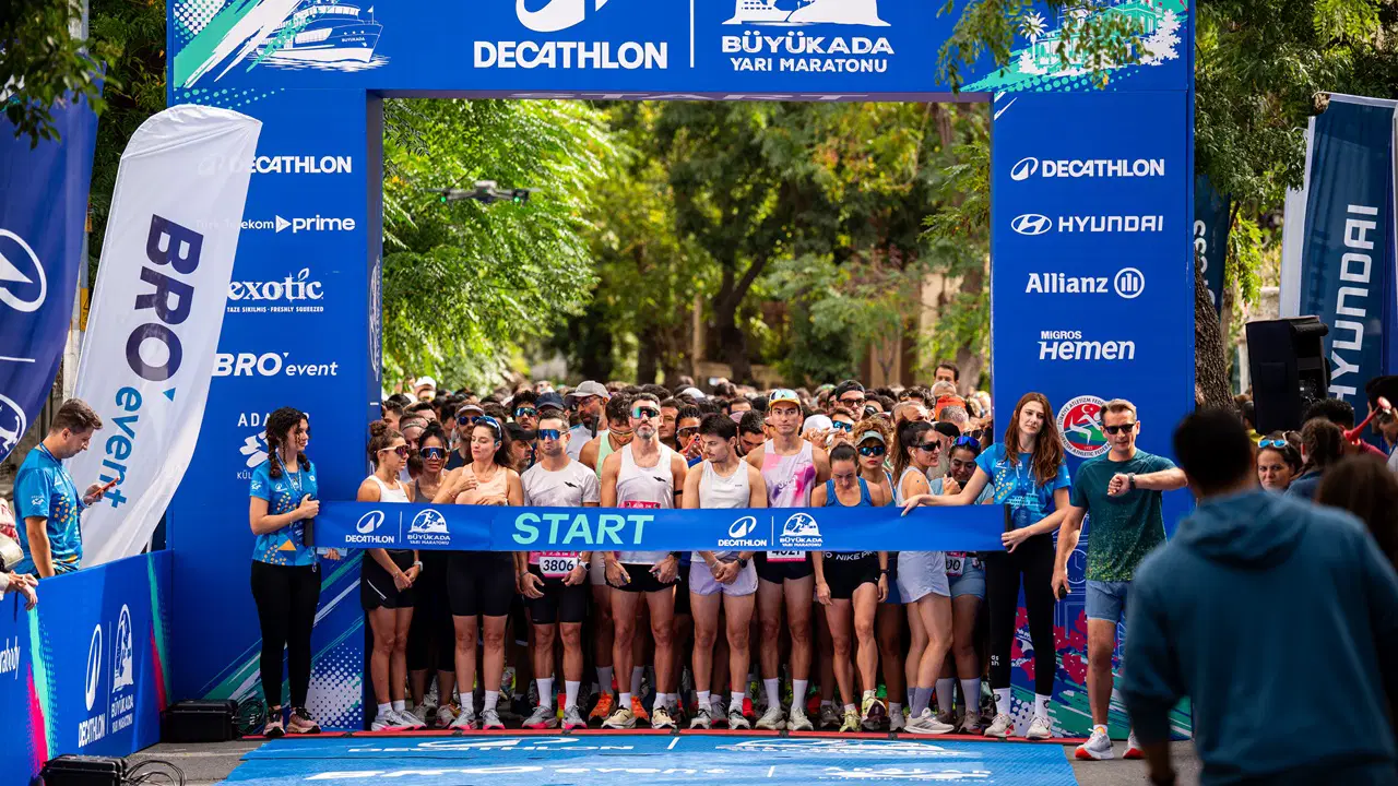 Decathlon Büyükada Yarı Maratonu Rekor Katılımla Gerçekleşti
