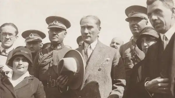 Atatürk’ün Şiir ve Edebiyat Tutkusu