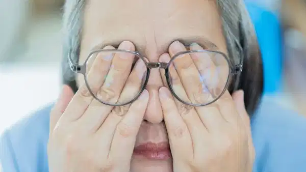 Understanding the Significance of Eye Floaters: Expert Warns of Potential Risks