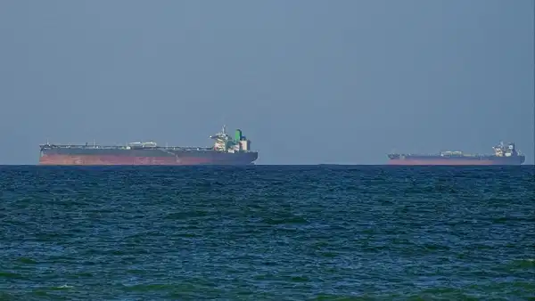 Iran Issues Ultimatum to Trump: Strait of Hormuz Will Remain Closed