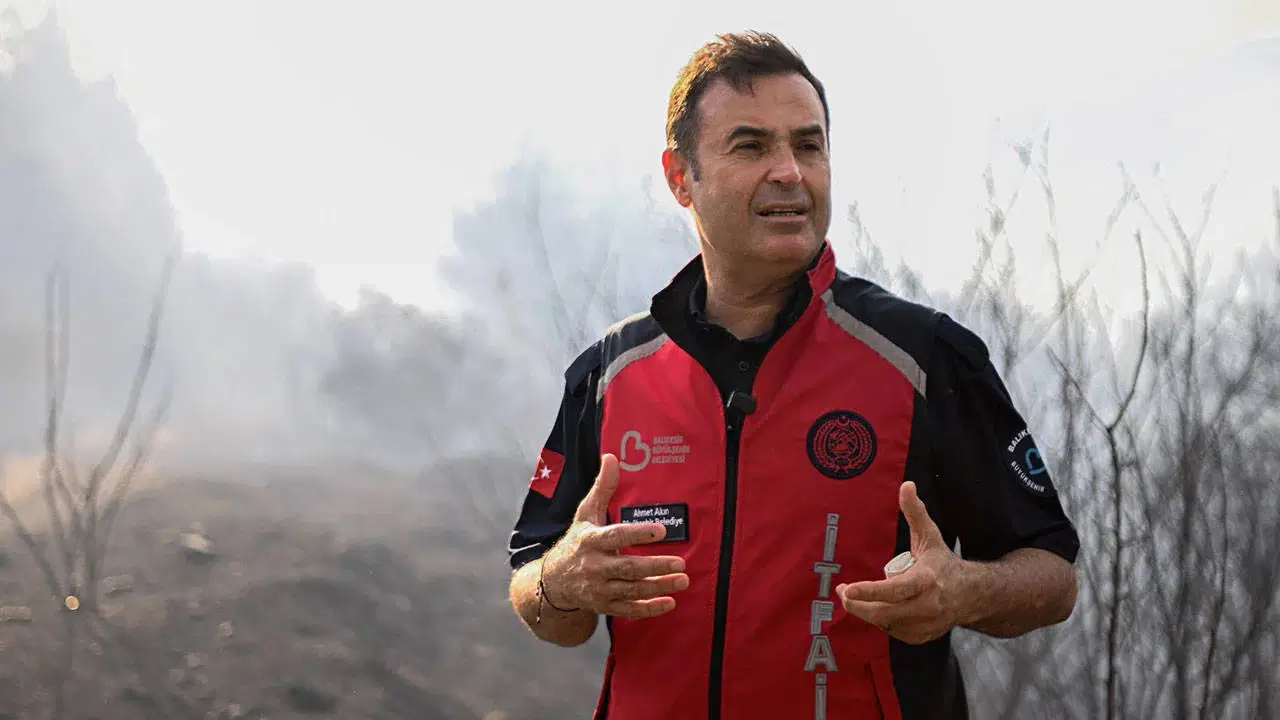 Balıkesir Mayor Injured During Live Broadcast of Forest Fire Response