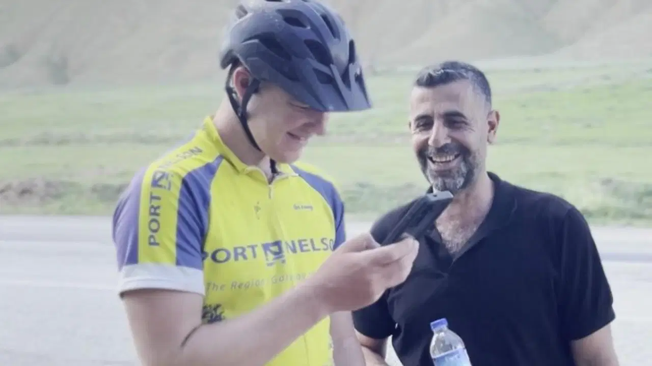 Erzurum'da İngiliz Turistle Yerel Halk Arasında Neşeli Diyalog