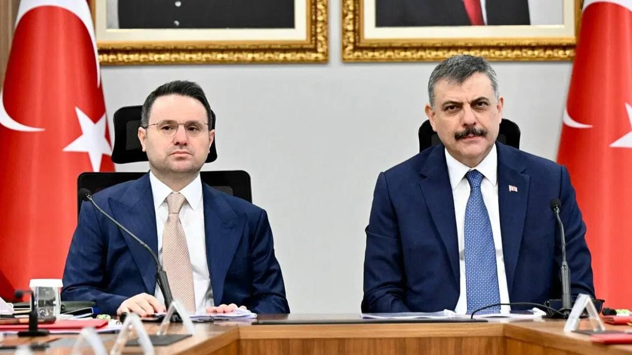 CHP'li Uzun, Gürlek ve Çiftçi'ye Çıplak Arama İddialarını Sordu