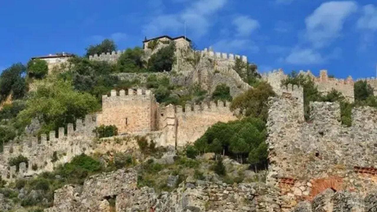 Discovering the Historical Kalonoros Castle: Its Location and Significance