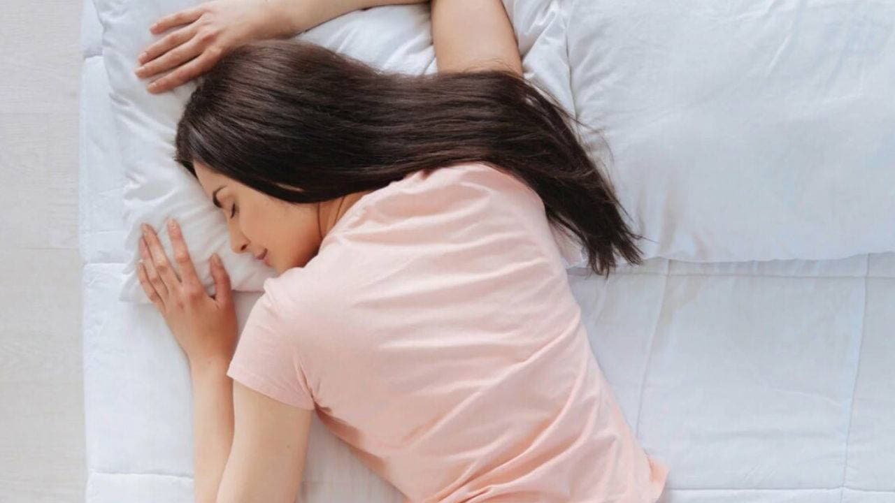 The Hidden Meaning Behind Waking Up Between 2 AM and 4 AM