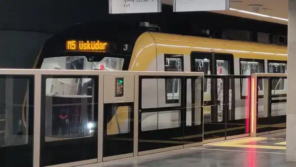 İstanbul'da 15 Ekim'de Ulaşım Durumu: Marmaray, Metro ve Tramvay Seferleri Devam Ediyor mu?