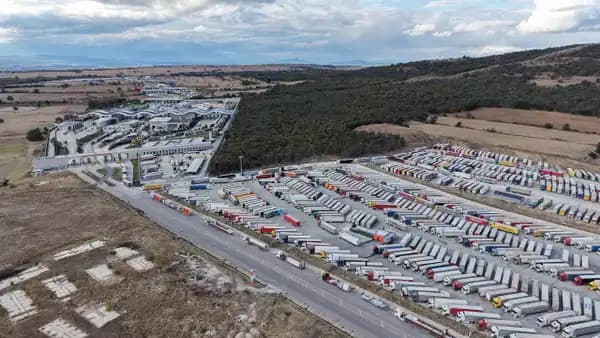 30-Kilometer Truck Queue at Bulgaria Border Causes Delays for Exports