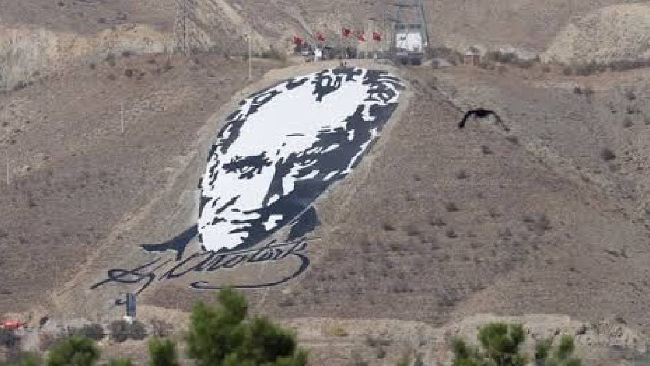 Restoration of Atatürk Portrait in Erzincan Resumes After Controversy